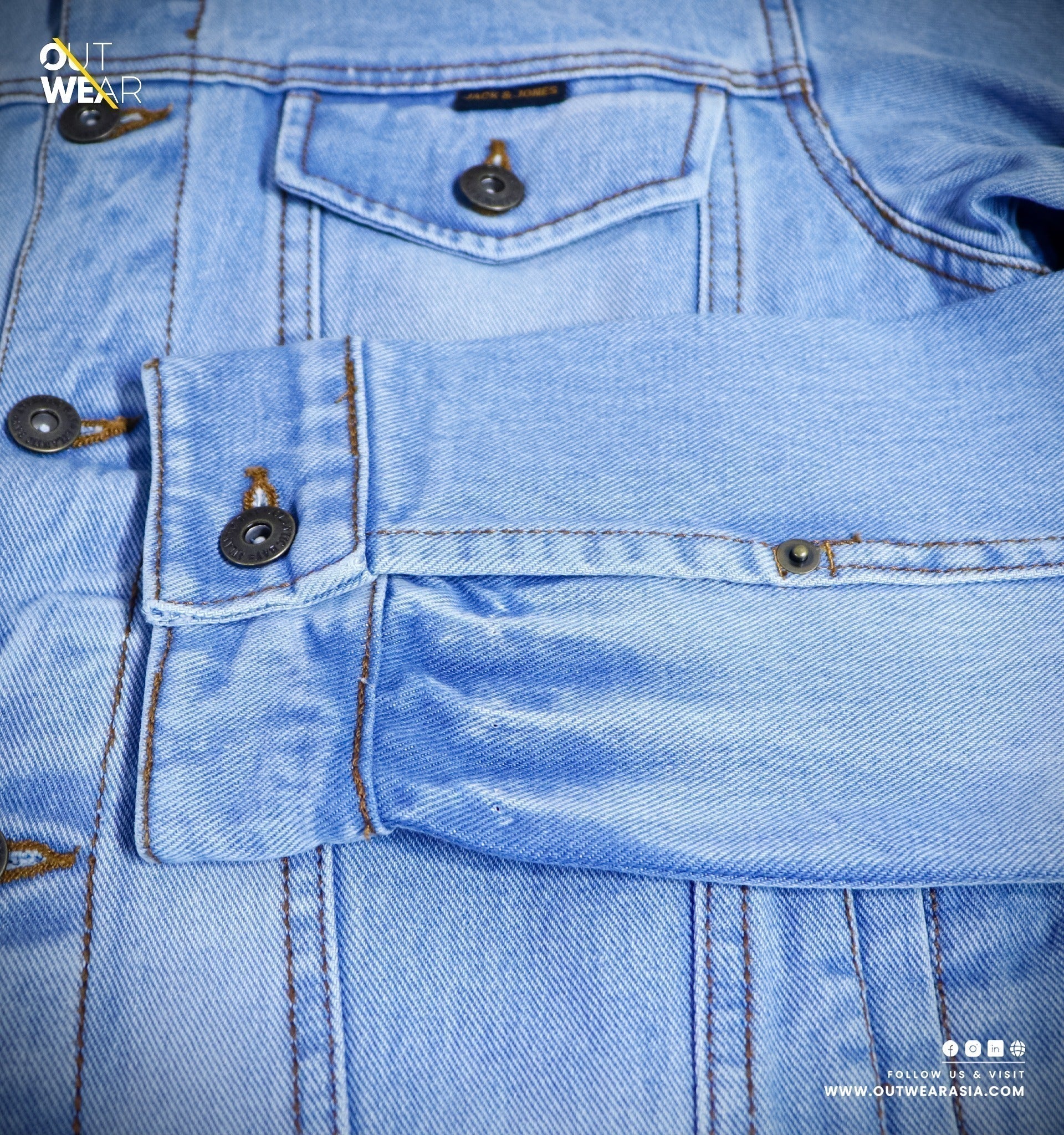 Men’s Luxurious Denim jacket – light wash
